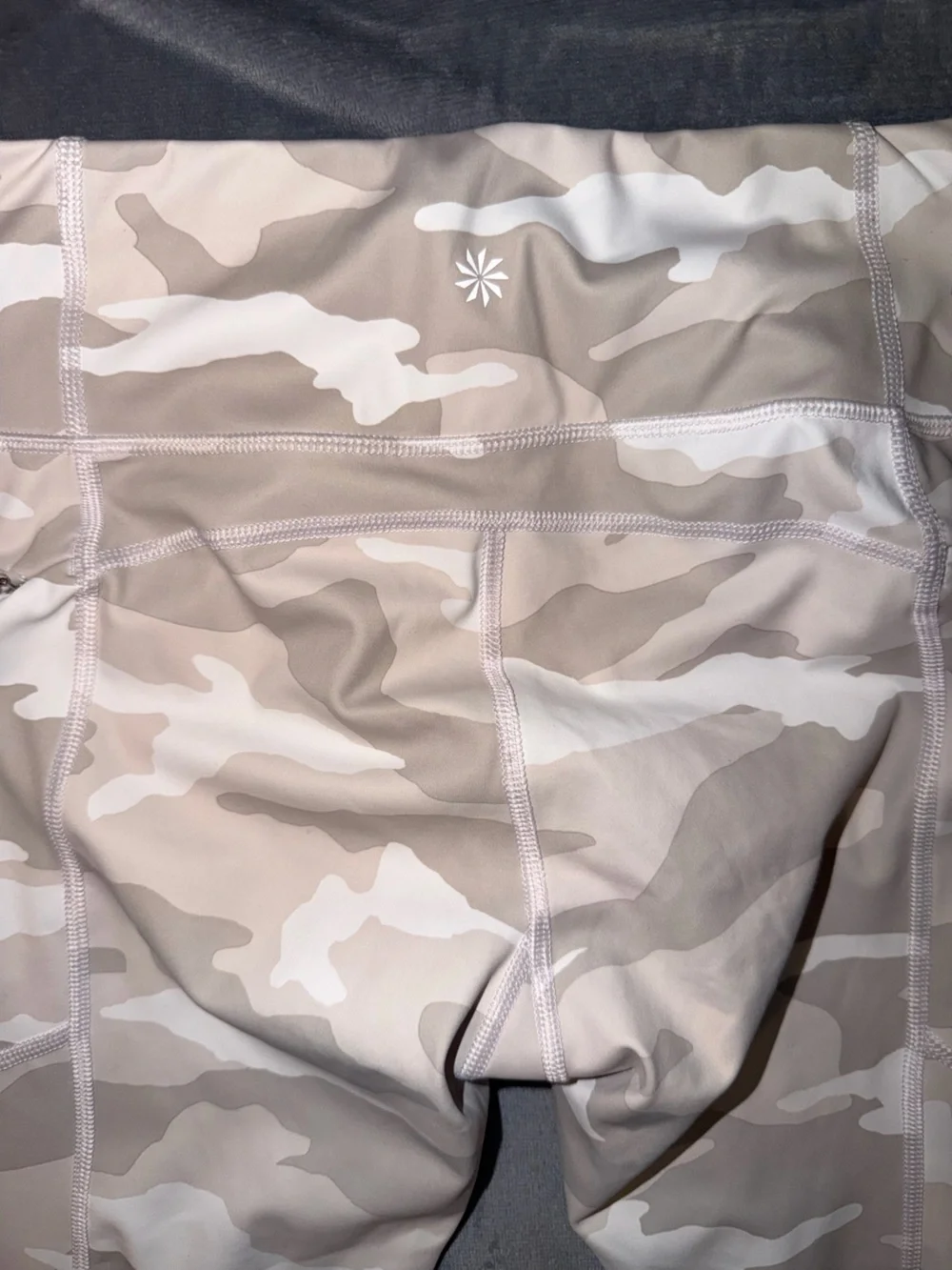 🤍 Athleta Camo Leggings with Pockets